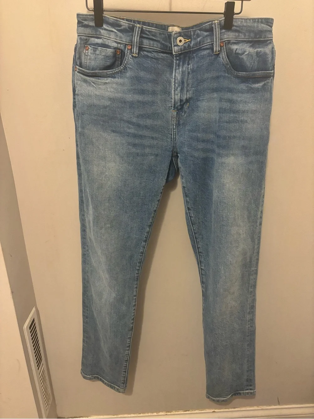 Flint and Tinder Jeans Men’s 33x31 Athletic Tapered Fit Light Wash Denim